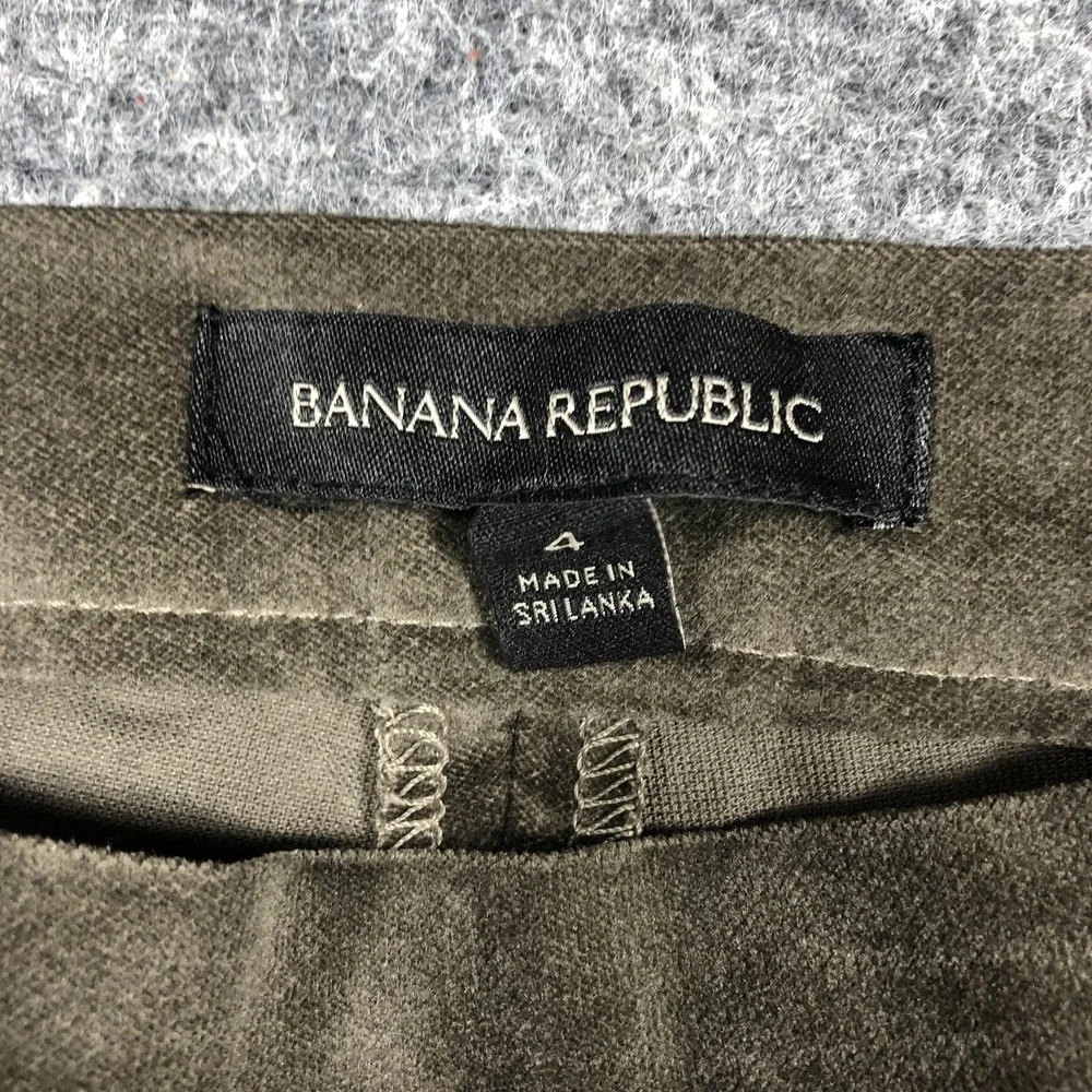 Banana Republic brand banana